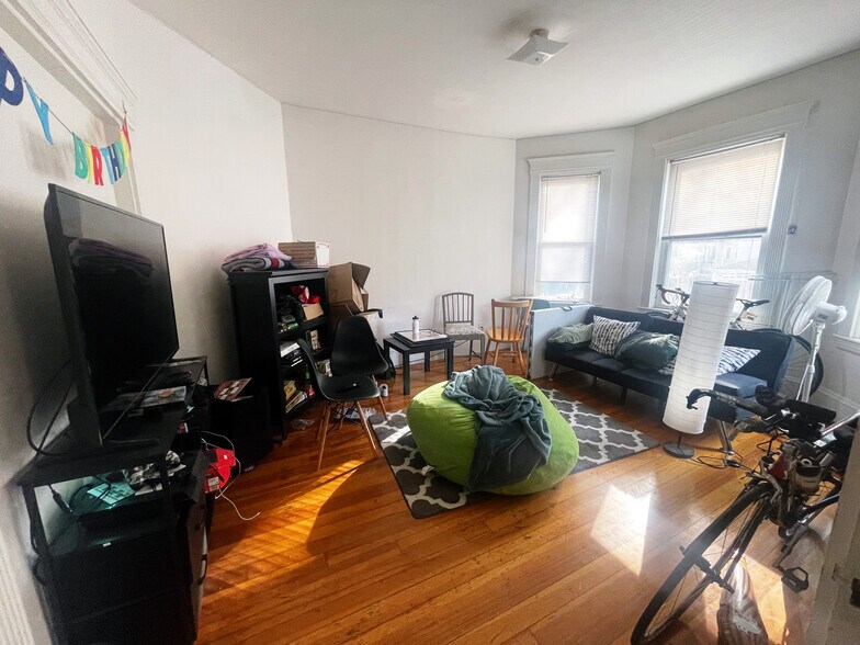 Building Photo - 9 Hillside St