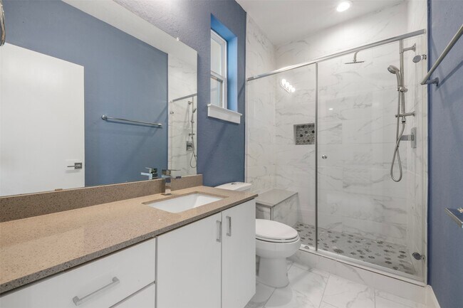 Building Photo - 6106 Clarkson Ln