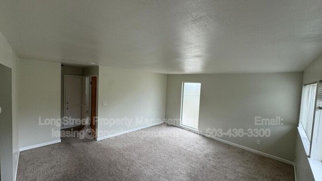 Building Photo - 915 SW Adams Ave