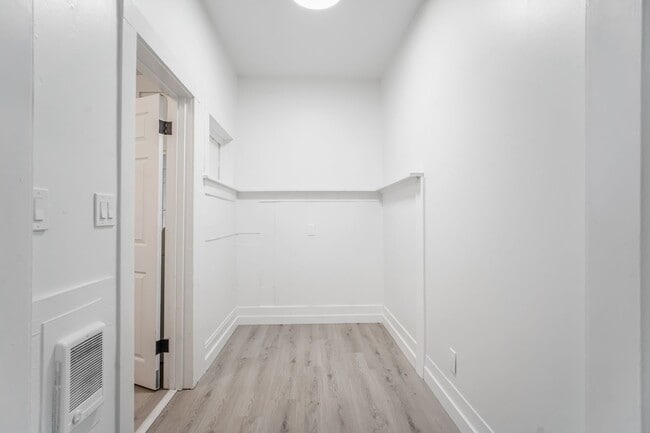 Building Photo - 135NE