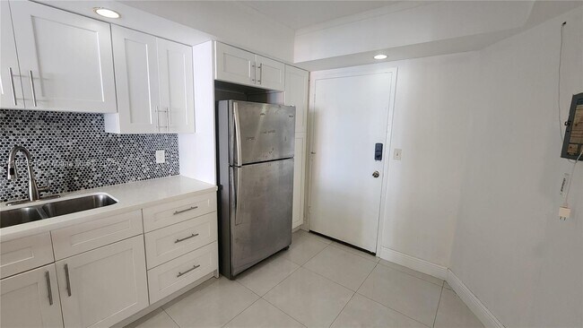 Building Photo - 1351 NE Miami Gardens Dr