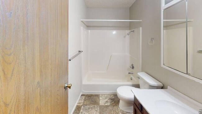 Building Photo - 1727 N Grandview Ln