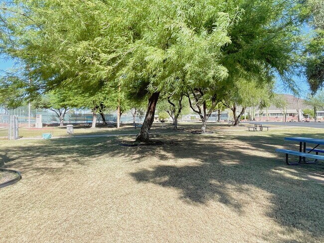 Building Photo - 5709 W Rocking Cir St