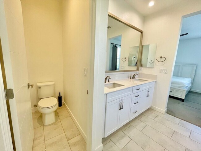 Building Photo - Spacious Newer Townhome in great Goleta Location