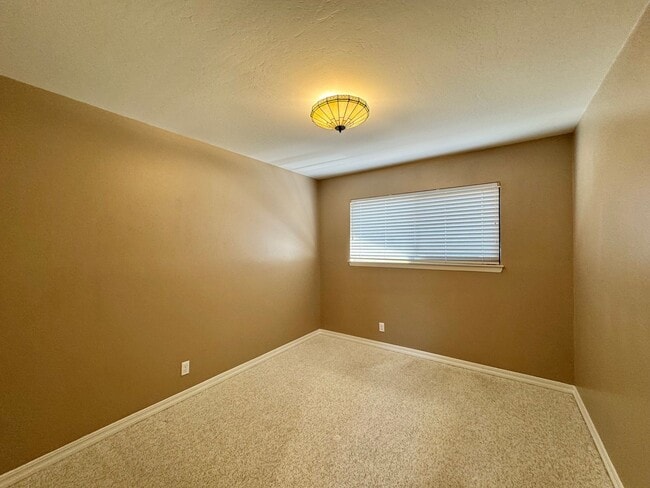 Building Photo - Classic Napa Bel Aire Home 4 Bedrooms, 2 B...