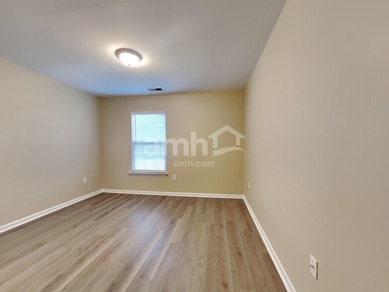 Building Photo - 1056 Whitlow Blvd