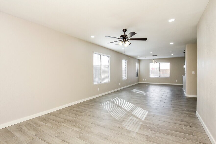 Building Photo - 15915 W Tasha Dr