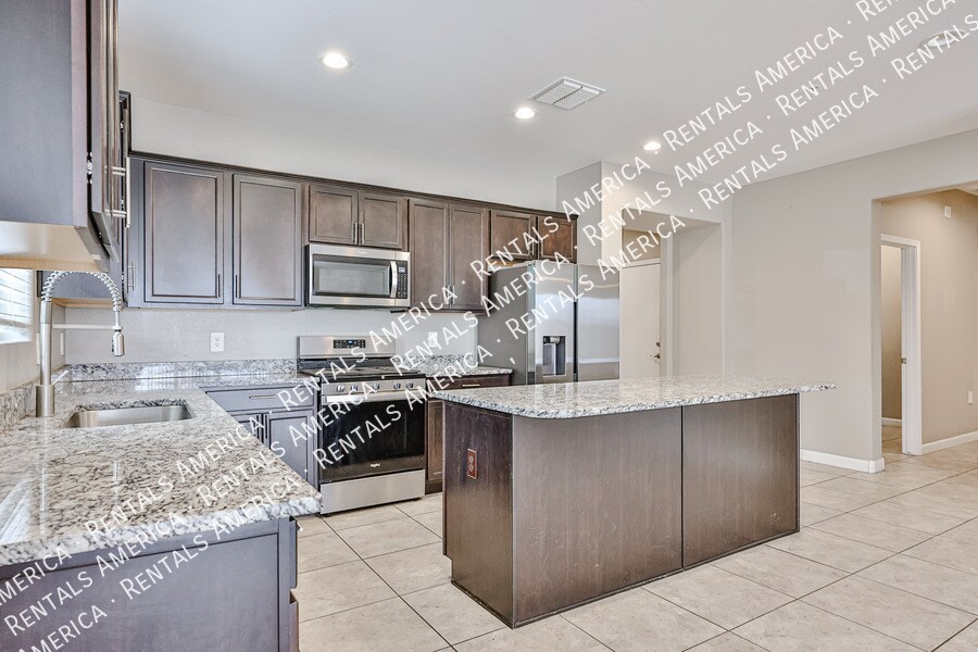 Building Photo - 30041 W Earll Dr