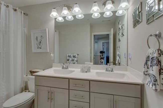Building Photo - Beautiful Townhouse in Murfreesboro!