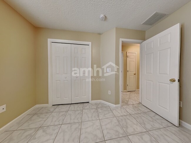Building Photo - 9422 Daniels Mill Dr