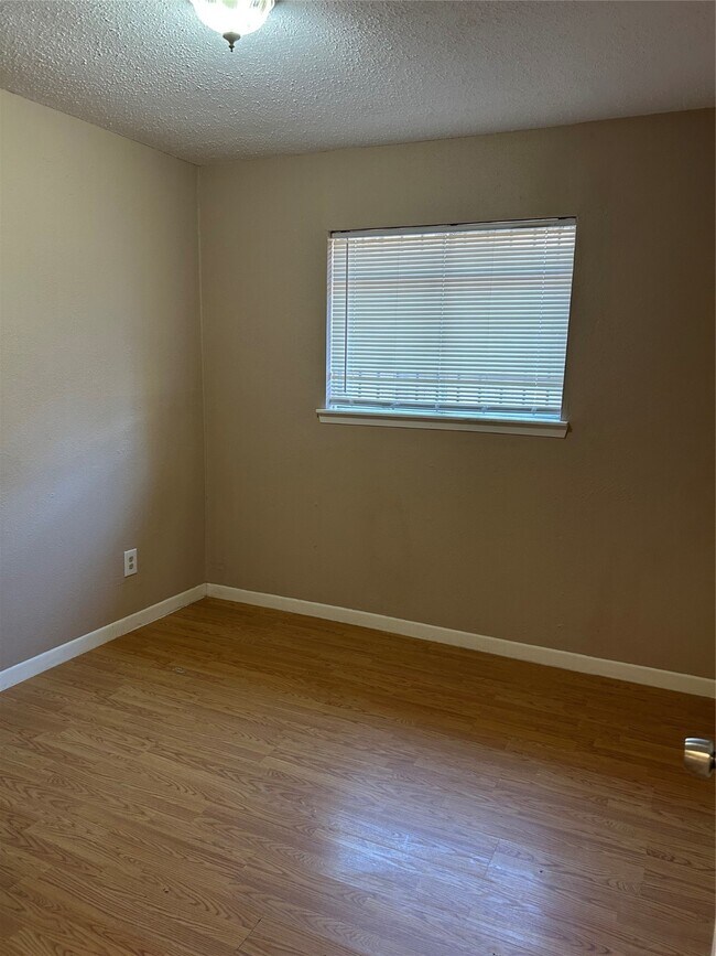 Building Photo - 10018 Valley Wind Dr