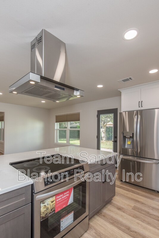 Building Photo - 2540 Hallmark Dr