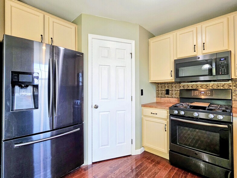 Building Photo - 117 Ironwood Ct