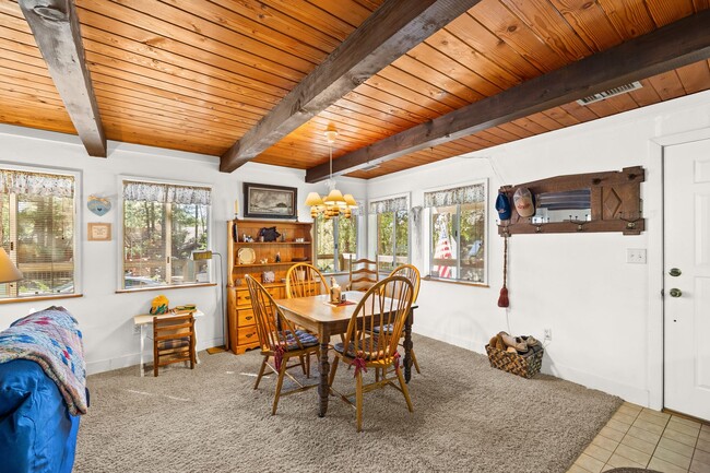 Building Photo - 3 bedroom, 2 bathroom, Spacious Scenic Munds Park Home!