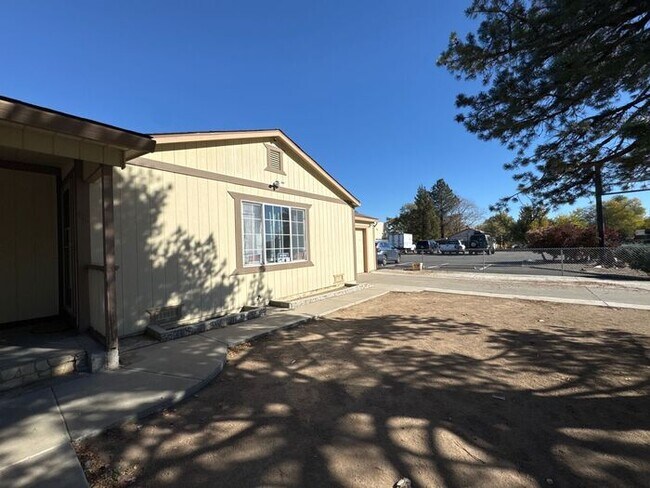 Building Photo - Charming 3 bed / 1 bath COMING SOON in the...