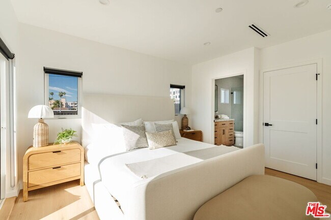 Building Photo - 6763 Lexington Ave