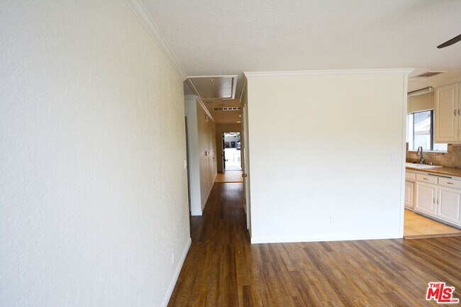 Building Photo - 3630 2nd Ave