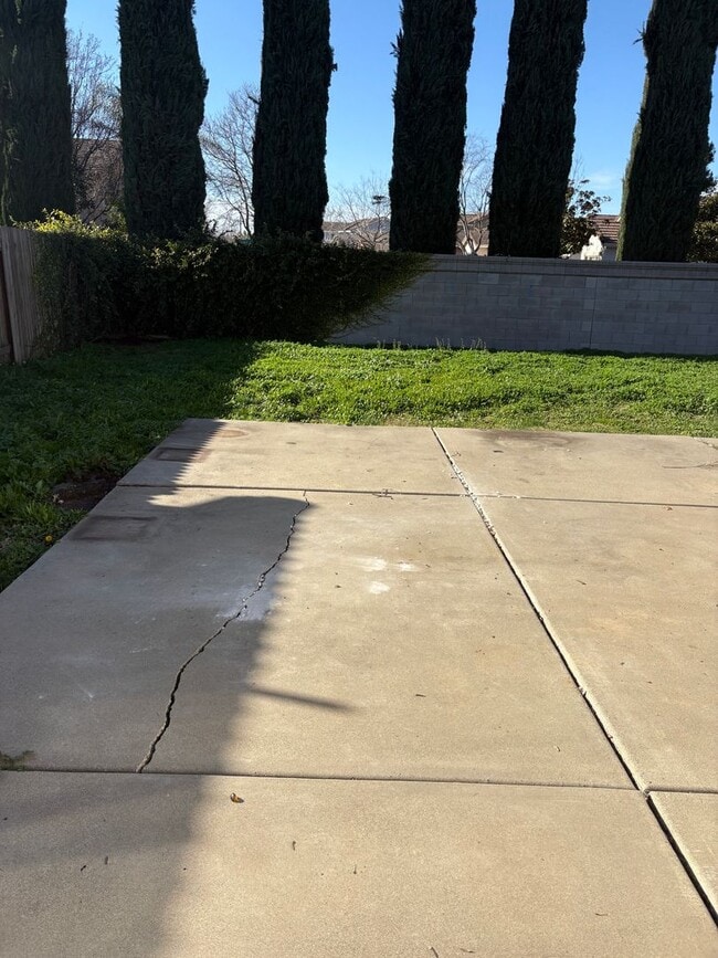 Building Photo - Beautiful 3bed/2bathroom Home in West Sac