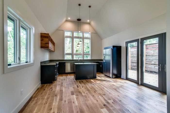 Building Photo - 1418 Shelby Ave