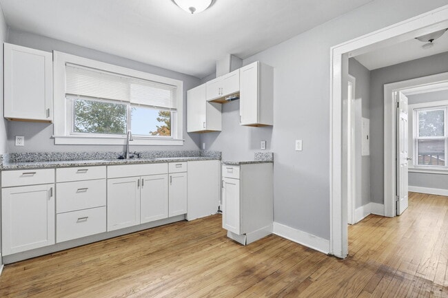 Building Photo - 1838 Markese Ave