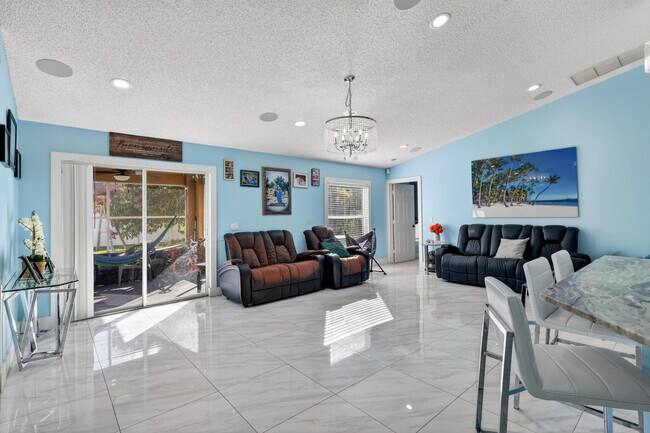 Building Photo - 1121 SW Ivanhoe St