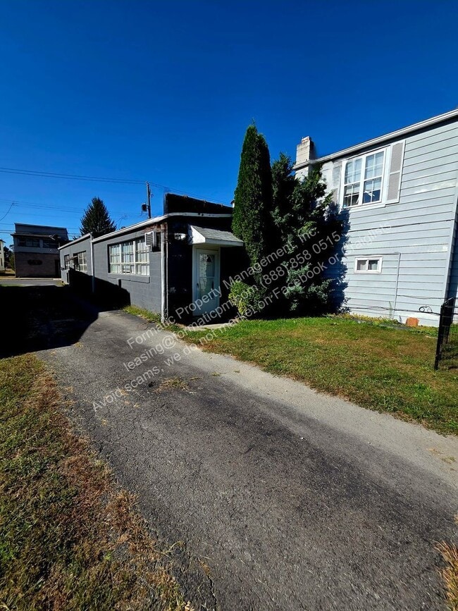 Building Photo - 323 Hughes St