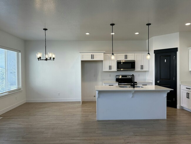 Building Photo - 13103 Keegan Dr