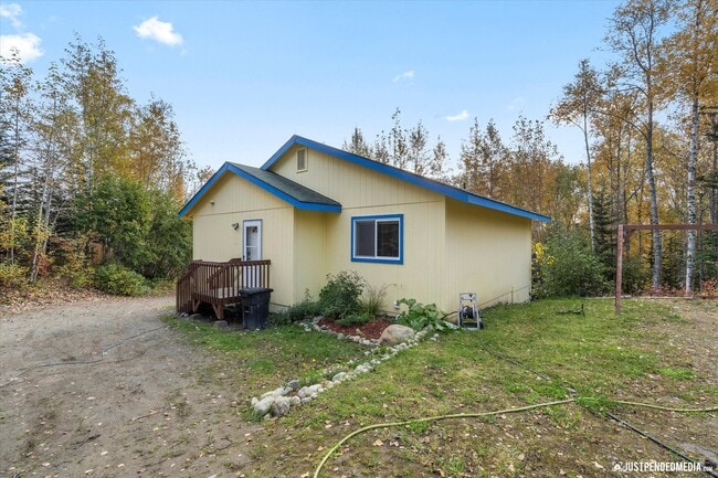 Primary Photo - 3 Bedroom W/ Mother in Law Suite | 2 Bathr...