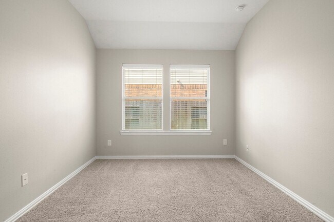 Building Photo - 14707 Oaks Crossing Ln