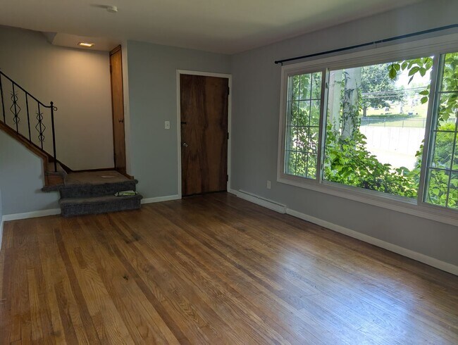 Building Photo - 8983 Highland Dr