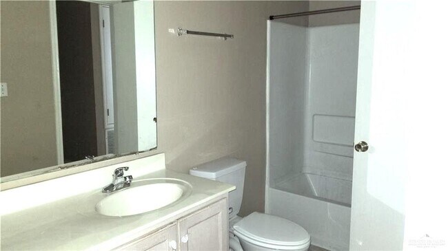 Building Photo - 13 Magnolia St