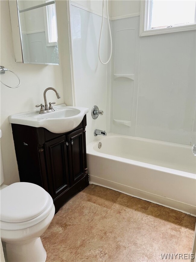 Building Photo - 37 Abbottsford Pl