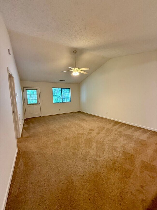 Building Photo - Single Story Gainesville Townhome with Garage