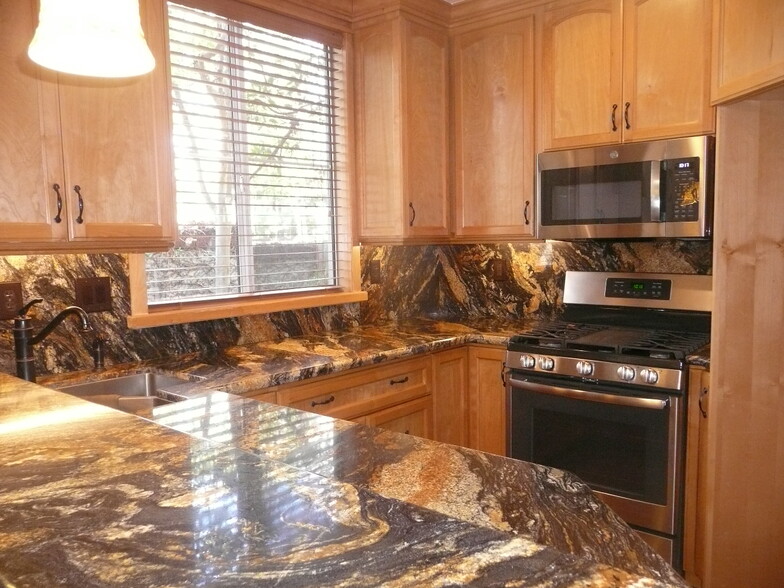 Building Photo - 2630 Dunstan Dr