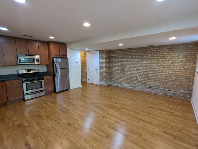 Building Photo - 2834 N Albany Ave