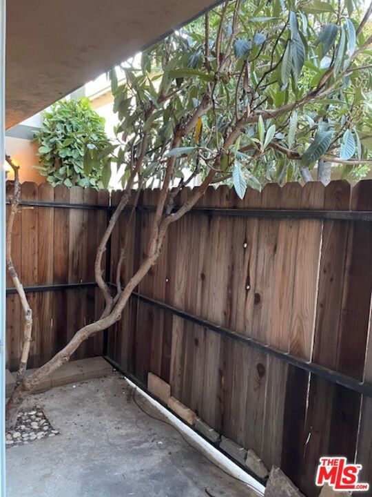 Building Photo - 12823 Kling St