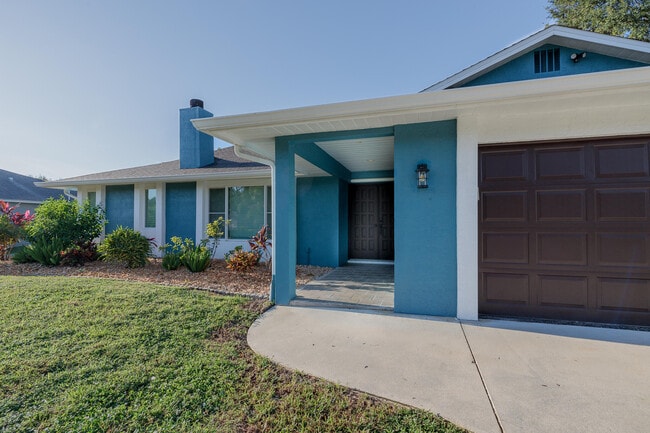 Building Photo - 842 SE Streamlet Ave