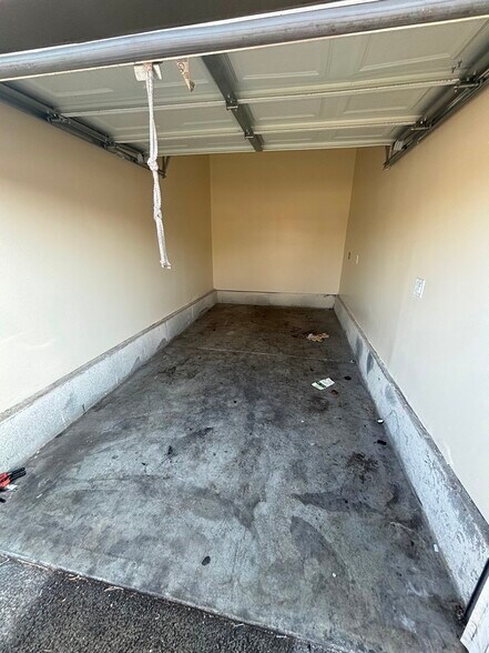 Building Photo - 156 E 119th St