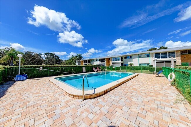 Building Photo - 8301 Bardmoor Blvd