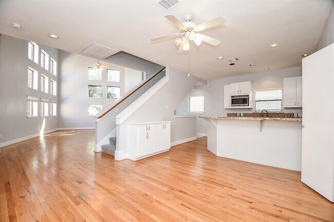 Building Photo - 9711 Marlive Ln