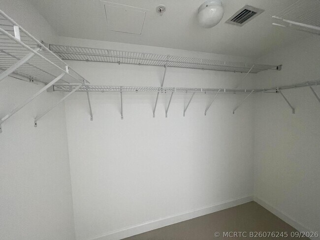 Building Photo - 1755 E Hallandale Beach Blvd