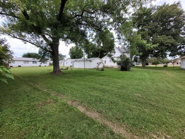 Building Photo - 103 W 1st Ave