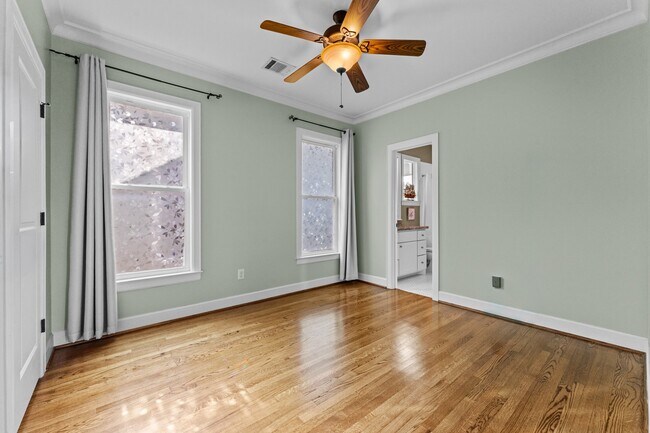 Building Photo - 836 E 24th St