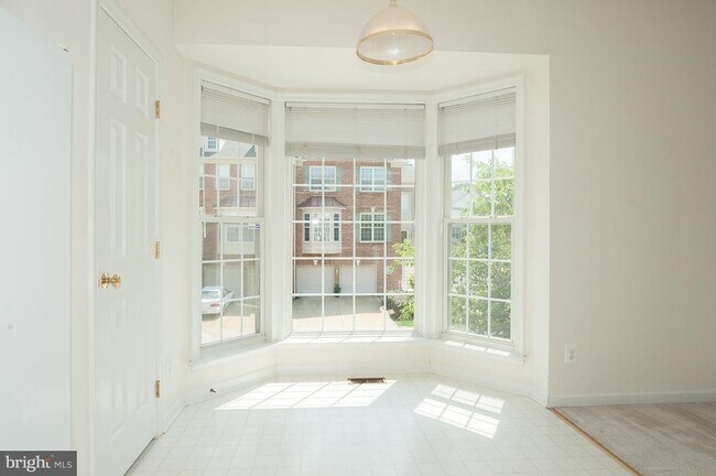 Building Photo - 6862 Alicia Ct
