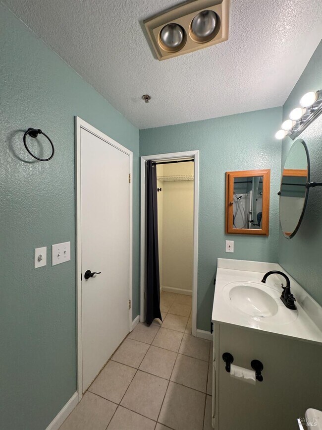 Building Photo - 511 Lighthouse Dr