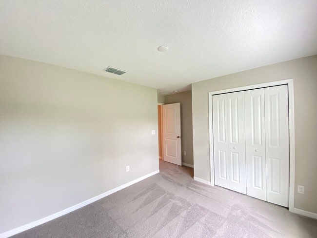 Building Photo - Great SW location 4/2/2 **WON'T LAST**