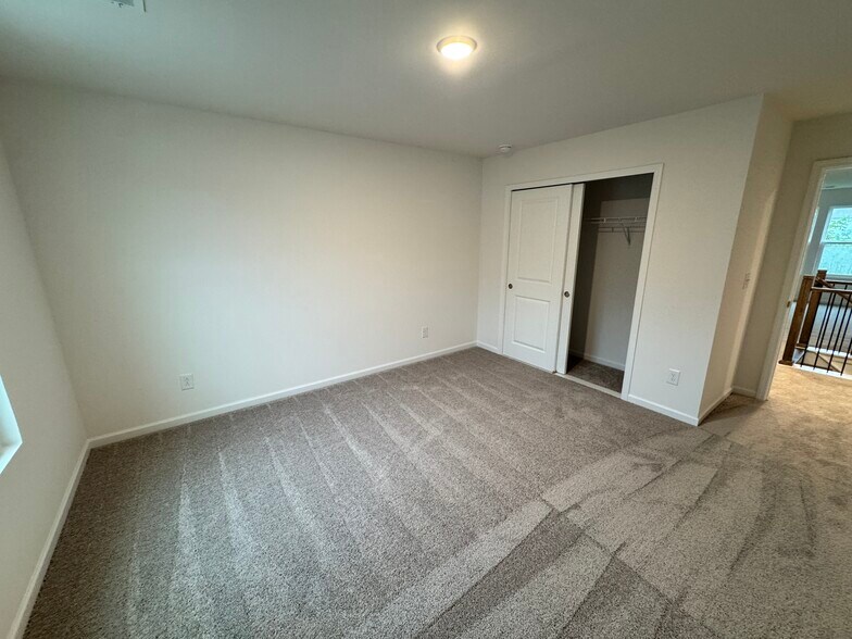 Building Photo - 484 Jet Stream Dr