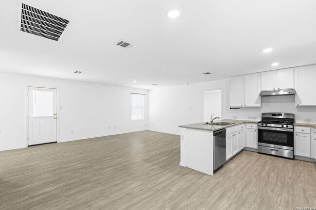 Building Photo - 422 De Herrera