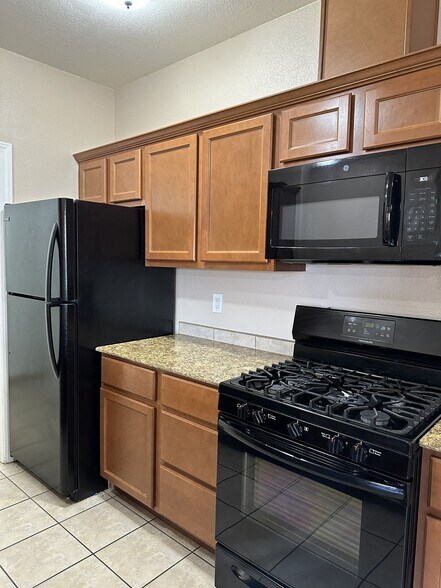 Building Photo - 6325 Reynolds Dr