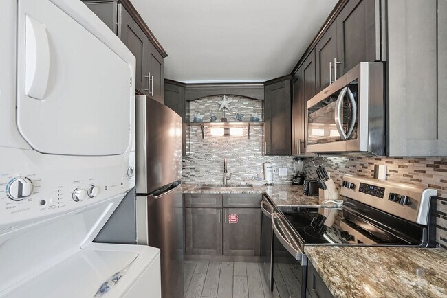 Building Photo - 8743 Thomas Dr